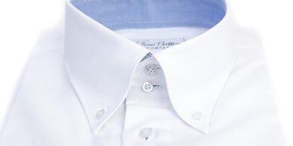 Lieferservice - Art des Unternehmens: Sonstige Dienstleistungen - Gaiberg - Weißes Maßhemd mit Button-Down-Kragen und blauem Kontraststoff - Fine Cotton Company