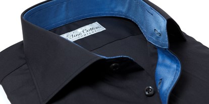 Lieferservice - bevorzugter Kontakt: per E-Mail (Anfrage) - Maßhemd in schwarz mit dunkeblauen Farbtupfern - Fine Cotton Company