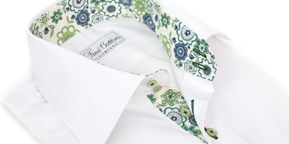 Lieferservice - überwiegend selbstgemachte Produkte - Baden-Württemberg - weißes Maßhemd mit grünem Muster im Kontrast - Fine Cotton Company