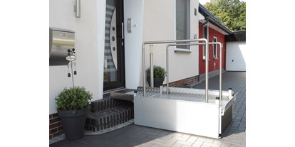 Lieferservice - Mindestbestellwert - Deutschland - Hebelift Viveco HBL Außen. Für den Innen und Außenbereich geeignet, zum Beispiel, um in das Haus zu gelangen.  - Viveco Treppenlifte GbR