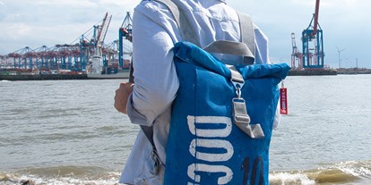 Lieferservice - Art des Unternehmens: Dekoration - Hamburg - Den handgefertigten DOCK 10 Rucksack gibt es in zwei Größen - The Art of Hamburg - HAFEN ATELIERS GmbH