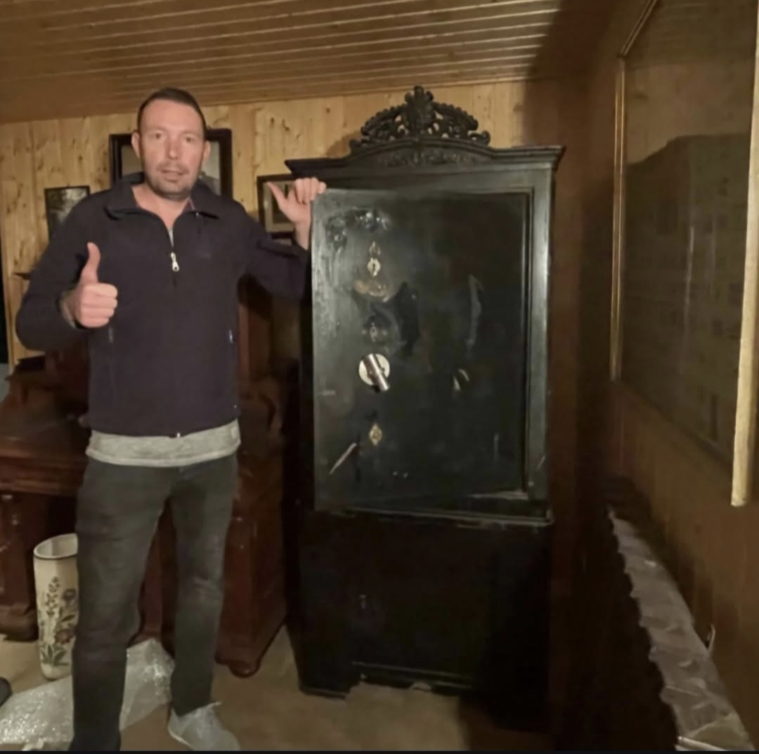 Geschäft: Tresoröffnung in Oberhausen 

Tresoröffnung Breuer konnte auch diesen Antik-Tresor erfolgreich in Oberhausen öffnen.Der Inhalt des Tresors word bei Öffnungen durch Tresoröffnung Breuer nicht beschädigt da wir mit speziellen Öffnungstechniken arbeiten.Der zufriedene Kunde aus Oberhausen kann diesen schönen Antiktresor auch weiterhin verwenden.👋😃

www.tresoroeffnung-breuer.de
info@tresoroeffnung-breuer.de 

Safe Opening in Oberhausen 

Tresoröffnung Breuer also able to successfully open this antique safe in Oberhausen. The contents of the safe are not damaged when opened by Tresoröffnung Breuer because we use special opening techniques. The satisfied customer from Oberhausen continue to use this beautiful antique safe. 👋😃

www.tresoroeffnung-breuer.de 
info@tresoroeffnung-breuer.de 

#tresoröffnung 
#Tresorservice 
#tresor
#safe
#antik
#oberhausen
#tresoröffnungbreuer - Tresoröffnung Breuer