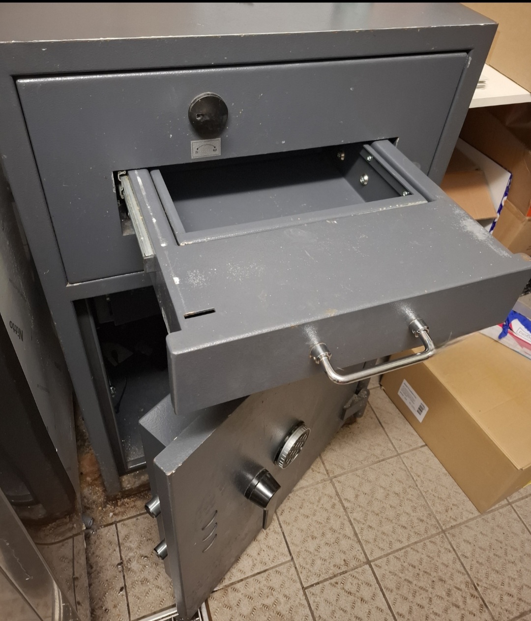 Geschäft: Tresor öffnen durch Tresoröffnung Breuer 👍✅️
Tresoröffnung für Köln - 24h Türöffnungen aller Art

Wenn Sie Ihren Tresor nicht mehr geöffnet bekommen, sind Sie bei uns an der genau richtigen Adresse.Tresoröffnung Breuer hilft Ihnen gerne dabei Ihren Tresor wieder zugänglich zu machen so wie bei dieser Firma in der Kölner Innenstadt.🗄✅️ 24/7 Service

Auch hier konnten wir den Kunden aus Köln zufriedenstellen und den Tresor zerstörungsfrei öffnen,sodass dieser auch weiterverwendet werden kann.✅️👍
Bei Tresorproblemen helfen wir schnell und effektiv daran die Notöffnung diskret und professionell für unsere Kunden zu gewährleisten.
Die Mechanismen bei einer Tresoröffnung sind sehr komplex und dürfen in keinem Fall beschädigt werden, damit keine zusätzlichen Schließmechanismen durch fehlerhafte Handhabung ausgelöst werden ⚠️
Kontaktieren Sie direkt einen Experten  wenn es um die professionelle Tresoröffnung geht.
Bei Tresoröffnung Breuer sind Sie in guten Händen!✅️👍

www.tresoroeffnung-breuer.de 

Safe Opening by Tresoröffnung Breuer 👍✅️
Safe opening services in Cologne - 24-hour door opening services for all types of doors

If you can no longer open your safe, you've come to the right place. Tresoröffnung Breuer will gladly help you regain access to your safe, just like this company in downtown Cologne. 🗄✅️ 24/7 Service

Here too, we were able to satisfy the customer from Cologne and open the safe without damage, so that it can continue to be used. ✅️👍 For safe problems, we help quickly and effectively, providing discreet and professional emergency opening services for our customers.

The mechanisms involved in opening a safe are very complex and must not be damaged under any circumstances to prevent additional locking mechanisms from being triggered by improper handling. ⚠️ Contact an expert directly when it comes to professional safe opening.

You're in good hands with Tresoröffnung Breuer ✅️👍

www.tresoroeffnung-breuer.de 

#tresoröffnung
#tresorservice
#tresor 
#safe 
#safety
#köln
#tresoröffnungbreuer - Tresoröffnung Breuer