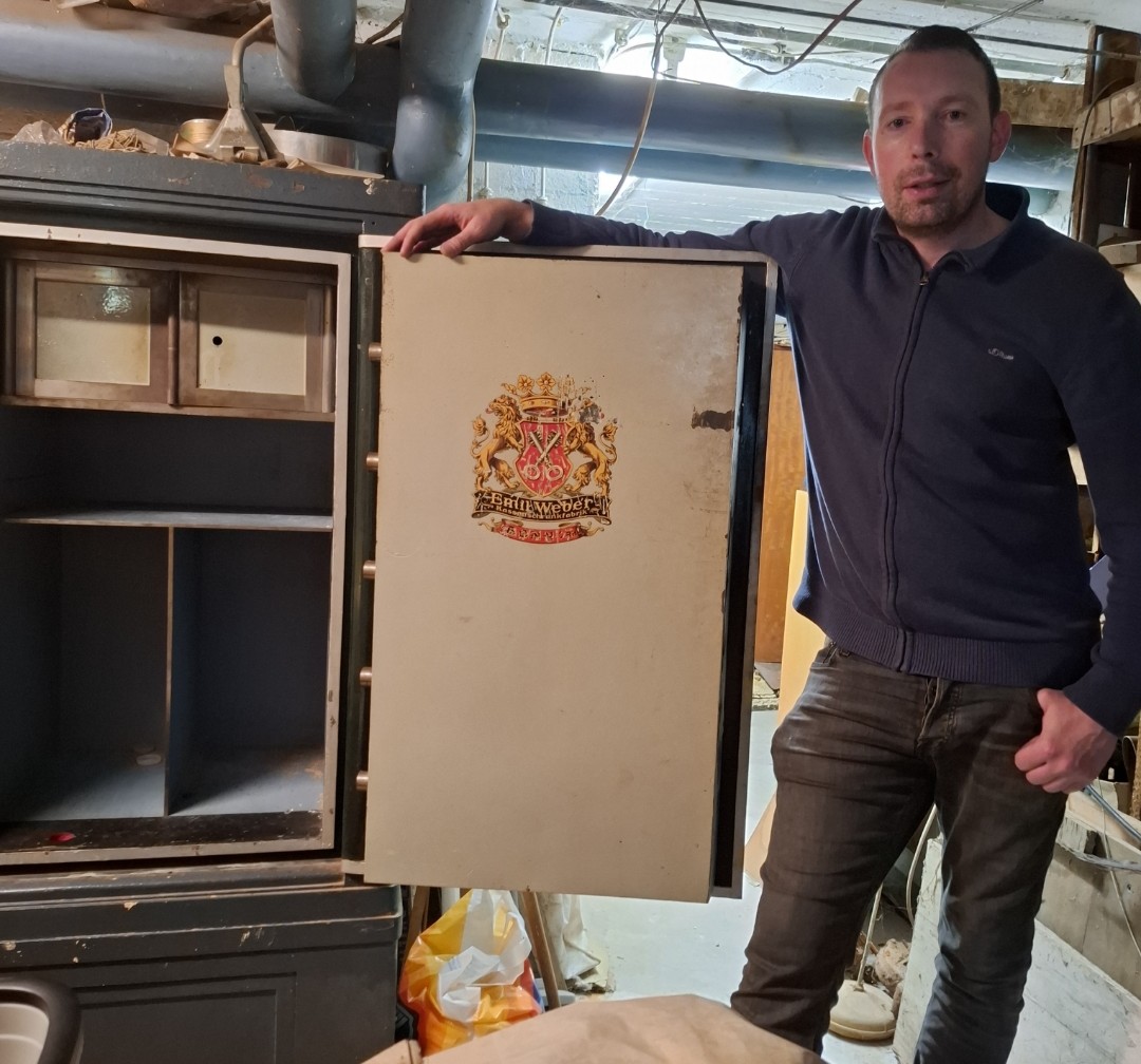 Geschäft: 🇩🇪 Zerstörungsfreie Antik Tresoröffnung in Bonn  durch Tresoröffnung Breuer. 
Wir sind Ihr fachmännischer Ansprechpartner wenn es um die professionelle Tresoröffnung geht.

Tresoröffnung Service mit kurzfristigen Termin buchen?
Tresoröffnung Breuer⏰️✅️
Wer bietet Tresoröffnungsdienste ohne Zerstörung an?
Tresoröffnung Breuer🗄👍
Tresoröffnungs Service für die Tresor Notöffnung?
Tresoröffnung Breuer☎️✅️ 24/7 Service 

www.tresoroeffnung-breuer.de 
info@tresoroeffnung-breuer.de 

#tresoröffnung #safe #tresoröffnungbreuer
#tresor #tresorservice #bonn #tresorservice - Tresoröffnung Breuer