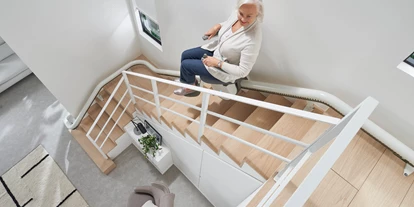 Lieferservice - BB Treppenlifte - Flow X Treppenlift für schmale Treppen - BB Treppenlifte