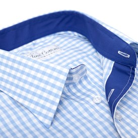 Geschäft: Blau-Weiß kariertes Maßhemd mit dunkelblauem Kontrast - Fine Cotton Company