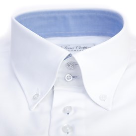 Geschäft: Weißes Maßhemd mit Button-Down-Kragen und blauem Kontraststoff - Fine Cotton Company