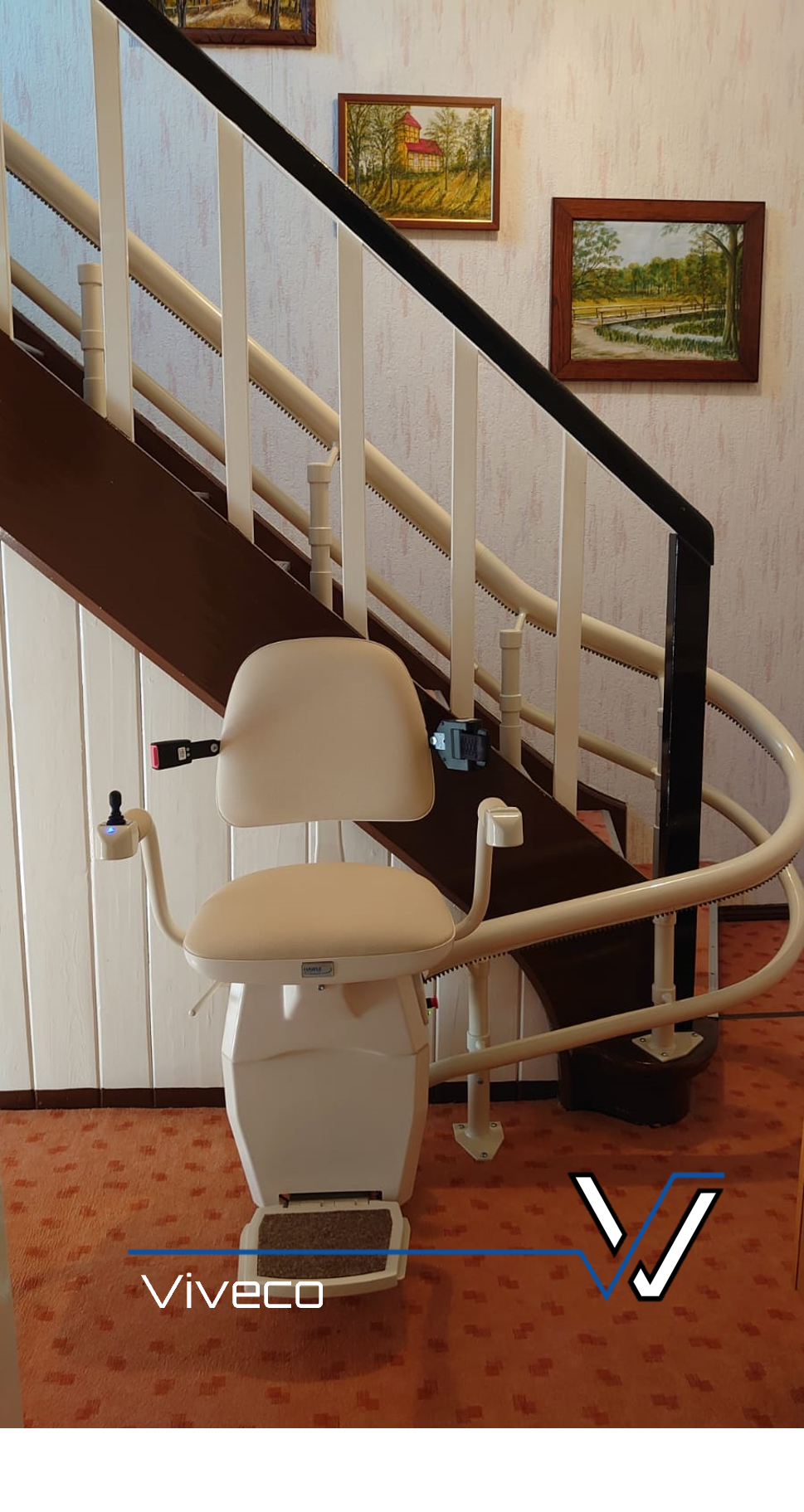 Lieferservice - bevorzugter Kontakt: per Telefon - Treppenlift Viveco HW 10 mit 180° Kurve runter in den Flur - Viveco Treppenlifte GbR