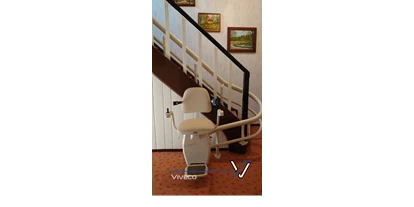 Lieferservice - Treppenlift Viveco HW 10 mit 180° Kurve runter in den Flur - Viveco Treppenlifte GbR