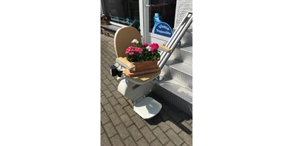 Lieferservice - Treppenlift Viveco SG130 Außen. Für den Außenbereich geeignet, zum Beispiel, um in den Garten zu gelangen. Probefahrt in der Geschäftsstelle Stahnsdorf möglich.  - Viveco Treppenlifte GbR