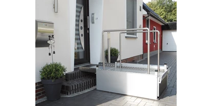 Lieferservice - Hebelift Viveco HBL Außen. Für den Innen und Außenbereich geeignet, zum Beispiel, um in das Haus zu gelangen.  - Viveco Treppenlifte GbR