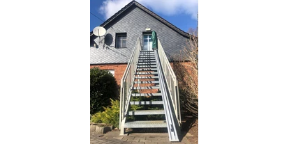 Lieferservice - Treppenlift Viveco SG130 Außen. Für den Außenbereich geeignet, zum Beispiel, um in den Garten zu gelangen. Probefahrt in der Geschäftsstelle Stahnsdorf möglich.  - Viveco Treppenlifte GbR