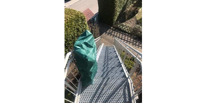 Lieferservice - Treppenlift Viveco SG130 Außen. Für den Außenbereich geeignet, zum Beispiel, um in den Garten zu gelangen. Probefahrt in der Geschäftsstelle Stahnsdorf möglich.  - Viveco Treppenlifte GbR