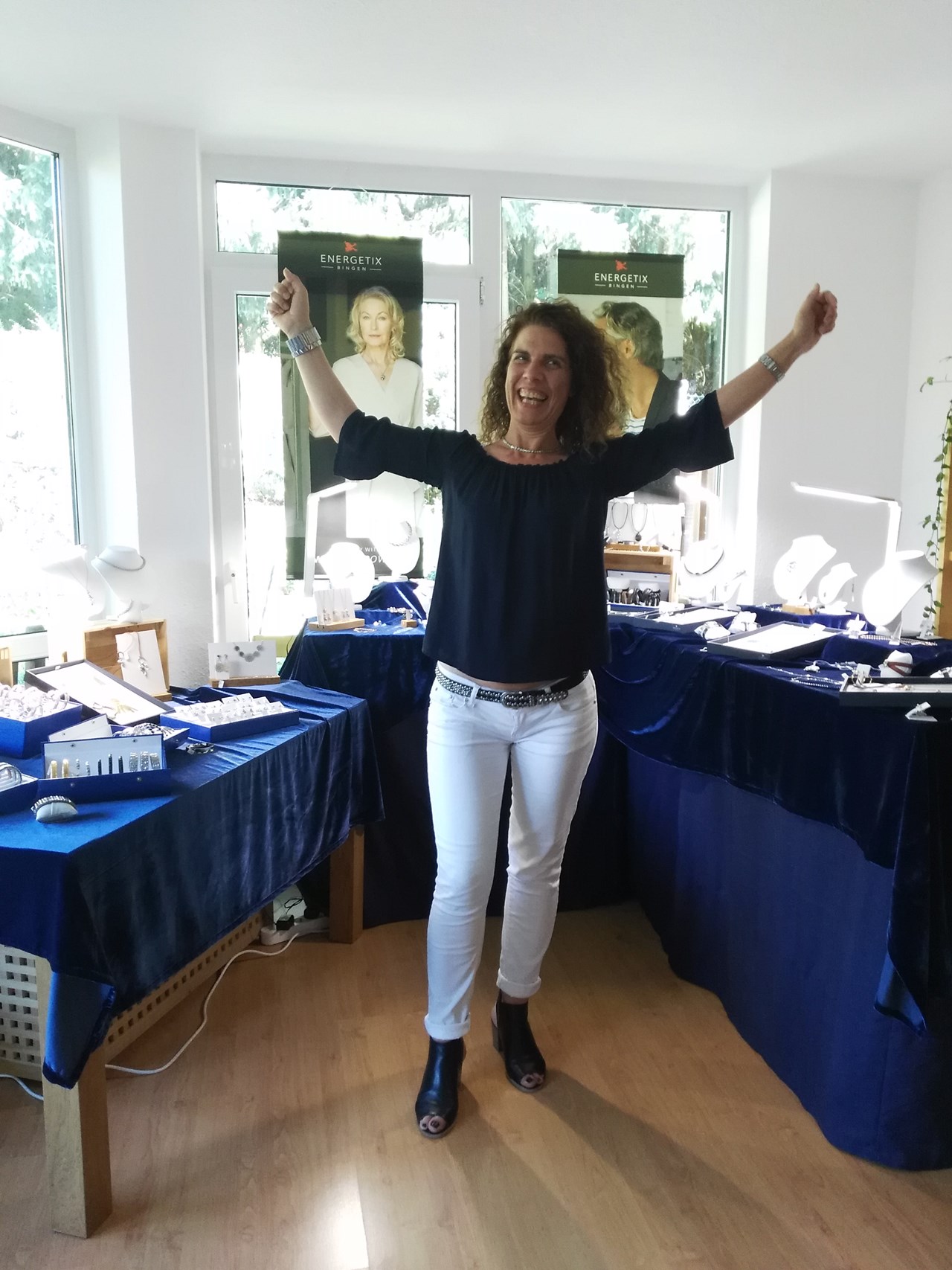 SkinLook - Exklusives Studio für dein Wohlbefinden verfügbare Produkte Party-Time mit Schmuck & Wellnessartikel von ENERGETIX-Bingen für Mensch & Tier