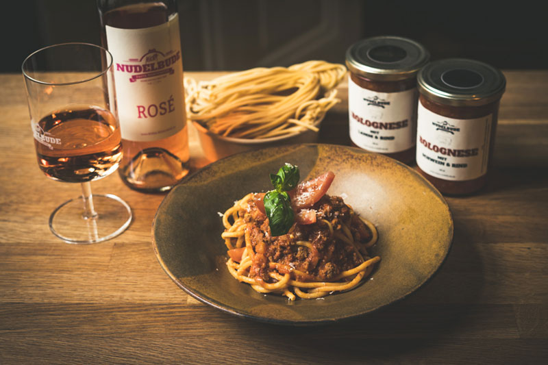 Miera Feinkost, Restaurant & Wein verfügbare Produkte Nudelbude Menübox 2 - Maccheroni Bolognese